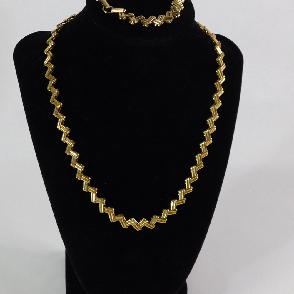 Vintage Avon Collar Necklace and Matching Bracelet Gold Tone Zig Zag Signed